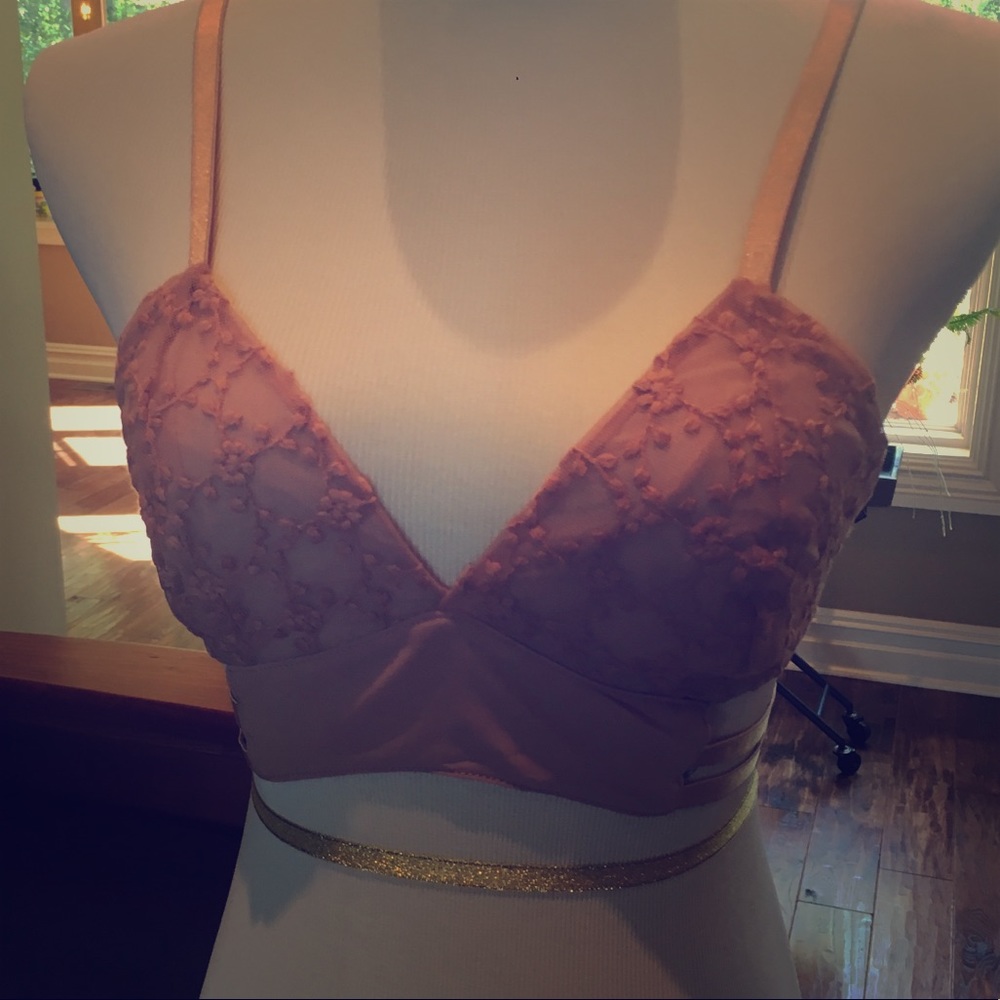 Sexy and sweet strapping bra